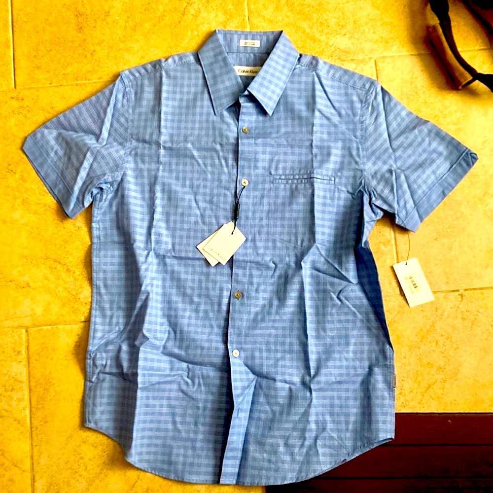 Fine Calvin Klein Sort sleeve dress shirt